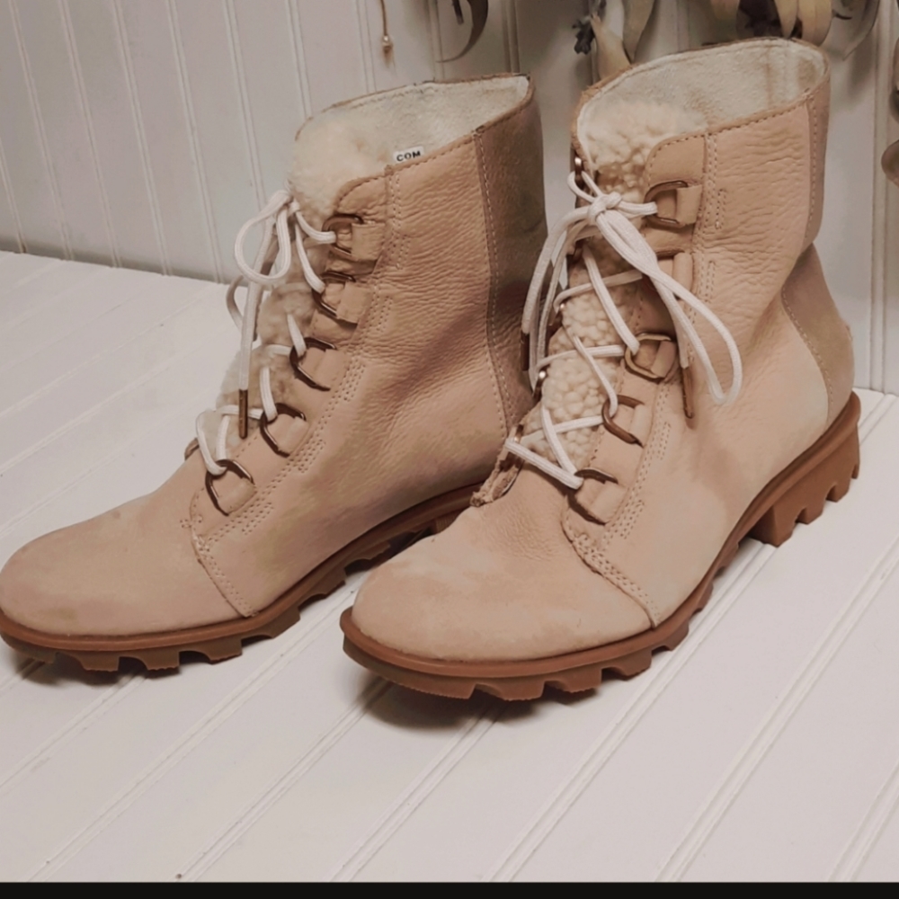 Sorel boots leather/sherpa womens 9.5